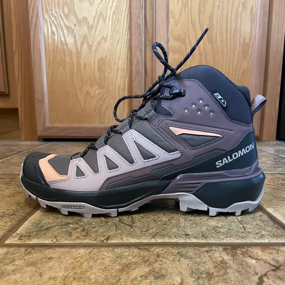 NWT Salomon womens X Ultra 360 Mid GTX® hiking boots sz 8.5 - Picture 1 of 7